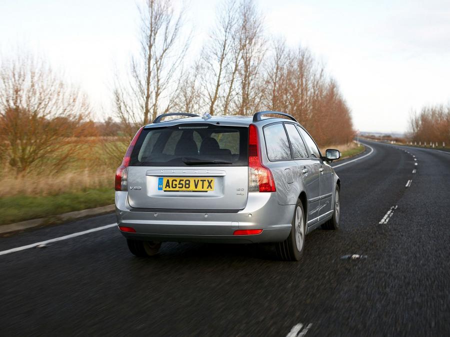  Volvo V50 DRIVe 2009 года  (UK) (фото 11 из 15)